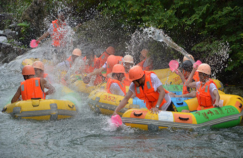 HTL marketing teams had a Wonderful Two-day rafting trip in Qingyuan