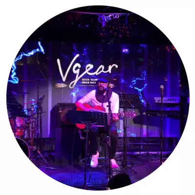 P3.91 LED Transparent Video Display Screen Indoor Window Glass LED Advertising