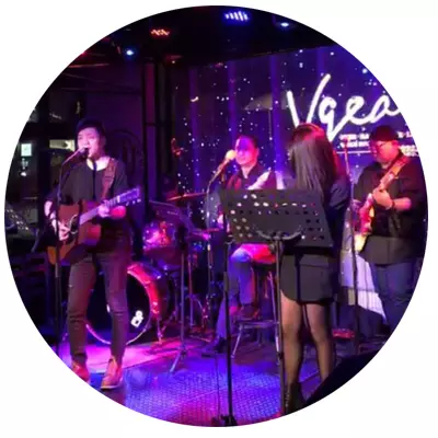 P3.91 LED Transparent Video Display Screen Indoor Window Glass LED Advertising