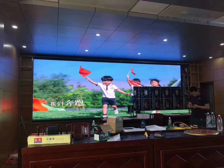 P2.5 indoor fixed led video advertising has been installed in GK hall.