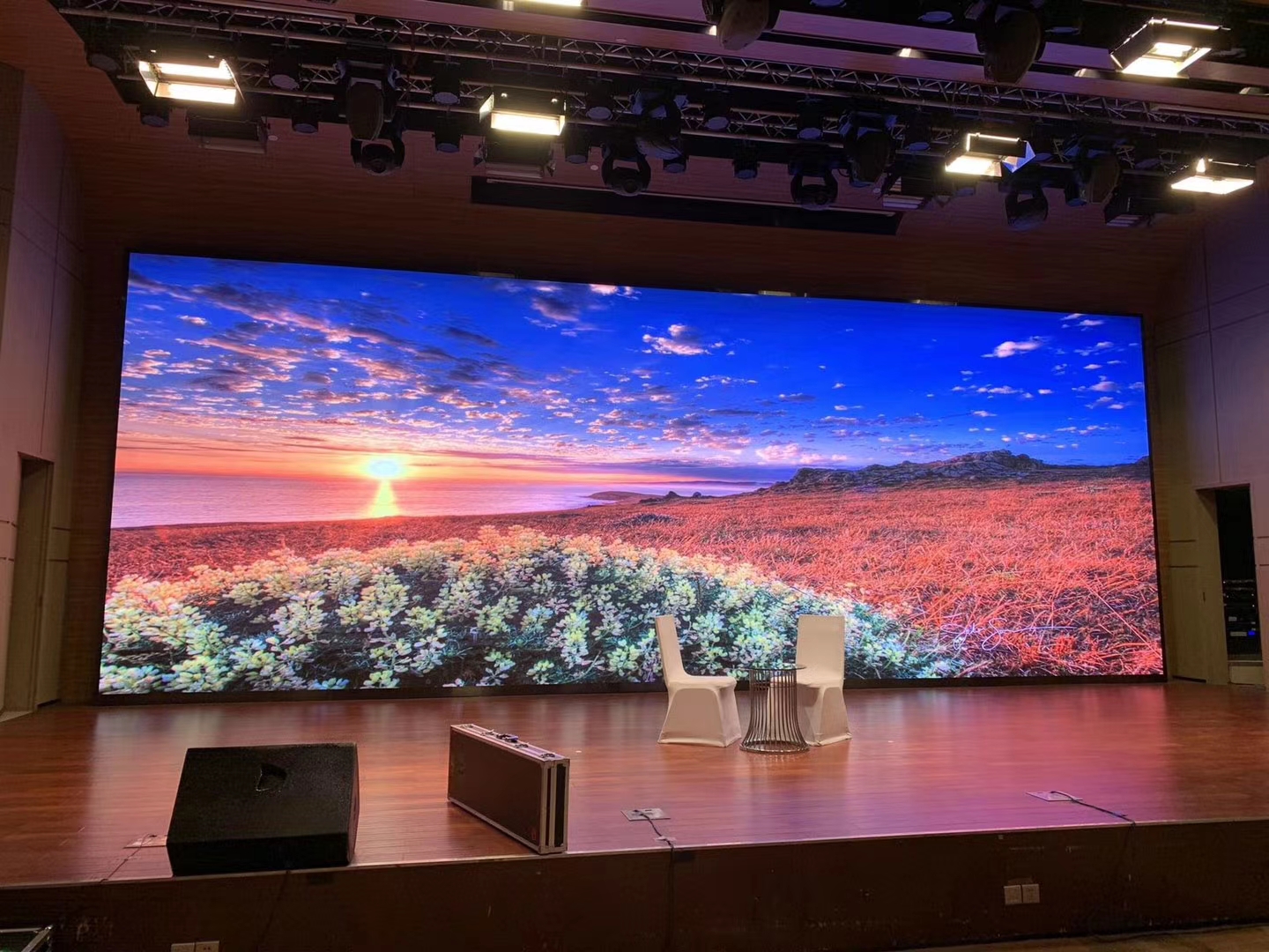 We developed front service P3.91 P4.81 outdoor led video wall panels